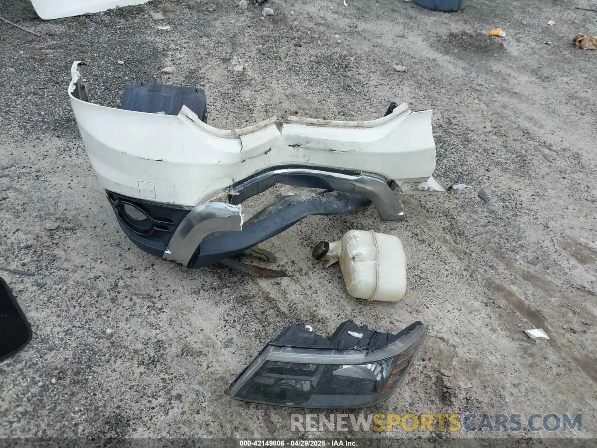 11 Photograph of a damaged car 3C4PDCGB4KT779341 DODGE JOURNEY 2019