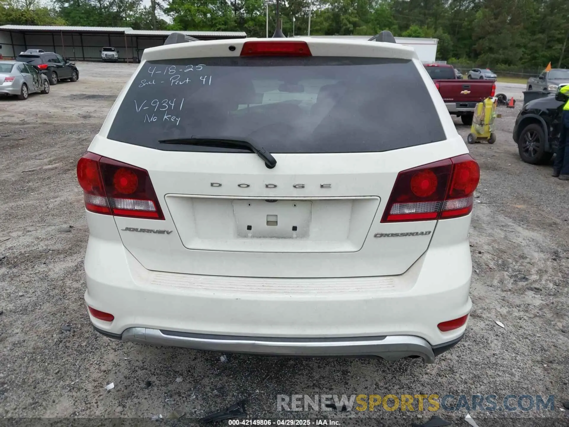 16 Photograph of a damaged car 3C4PDCGB4KT779341 DODGE JOURNEY 2019