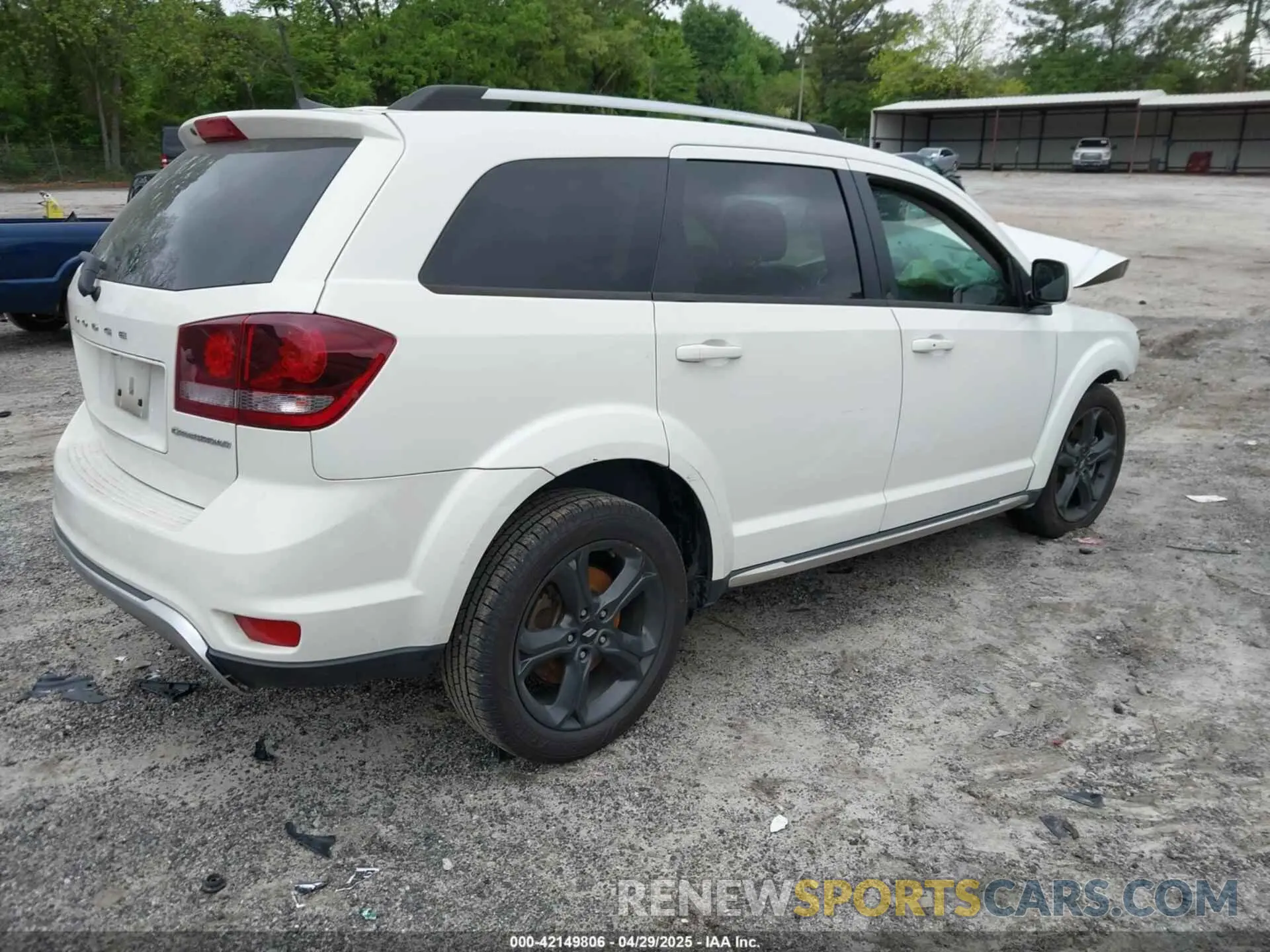 4 Photograph of a damaged car 3C4PDCGB4KT779341 DODGE JOURNEY 2019