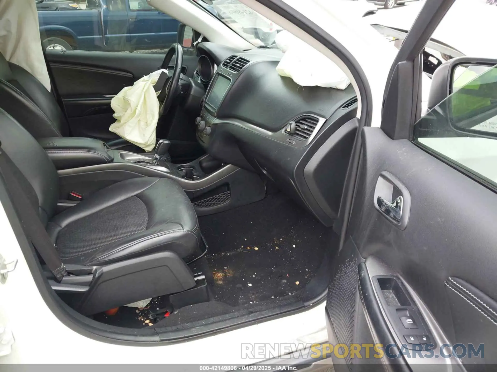 5 Photograph of a damaged car 3C4PDCGB4KT779341 DODGE JOURNEY 2019