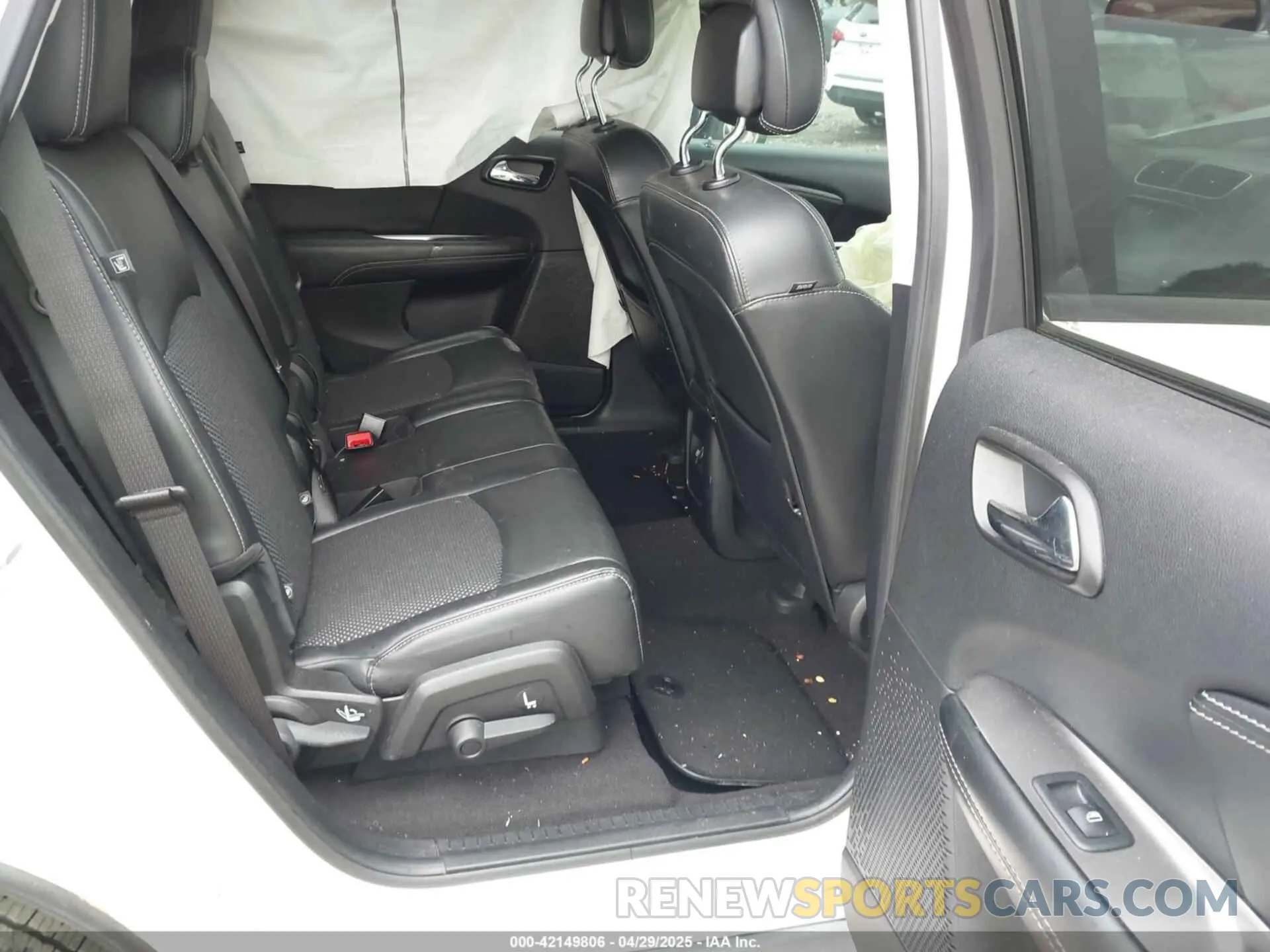 8 Photograph of a damaged car 3C4PDCGB4KT779341 DODGE JOURNEY 2019