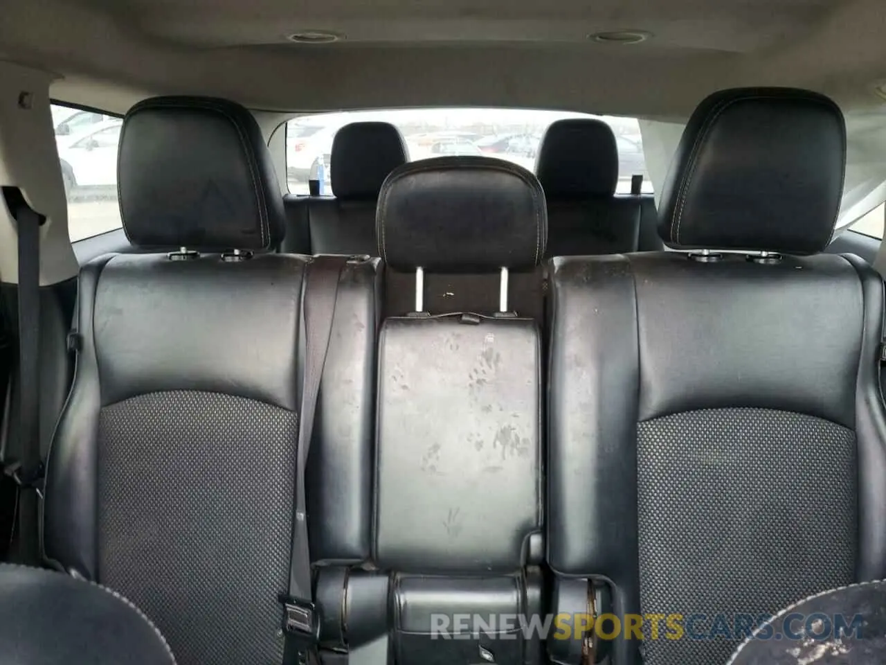 10 Photograph of a damaged car 3C4PDCGB5KT873793 DODGE JOURNEY 2019