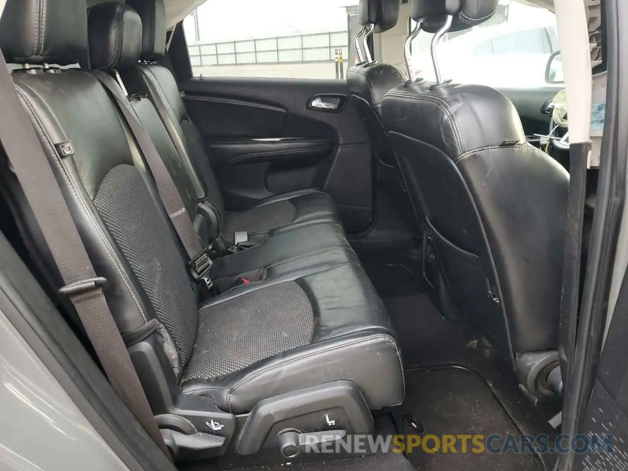 12 Photograph of a damaged car 3C4PDCGB5KT873793 DODGE JOURNEY 2019