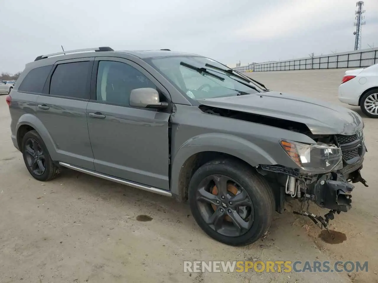 4 Photograph of a damaged car 3C4PDCGB5KT873793 DODGE JOURNEY 2019