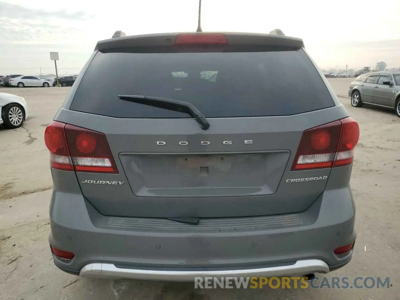 6 Photograph of a damaged car 3C4PDCGB5KT873793 DODGE JOURNEY 2019