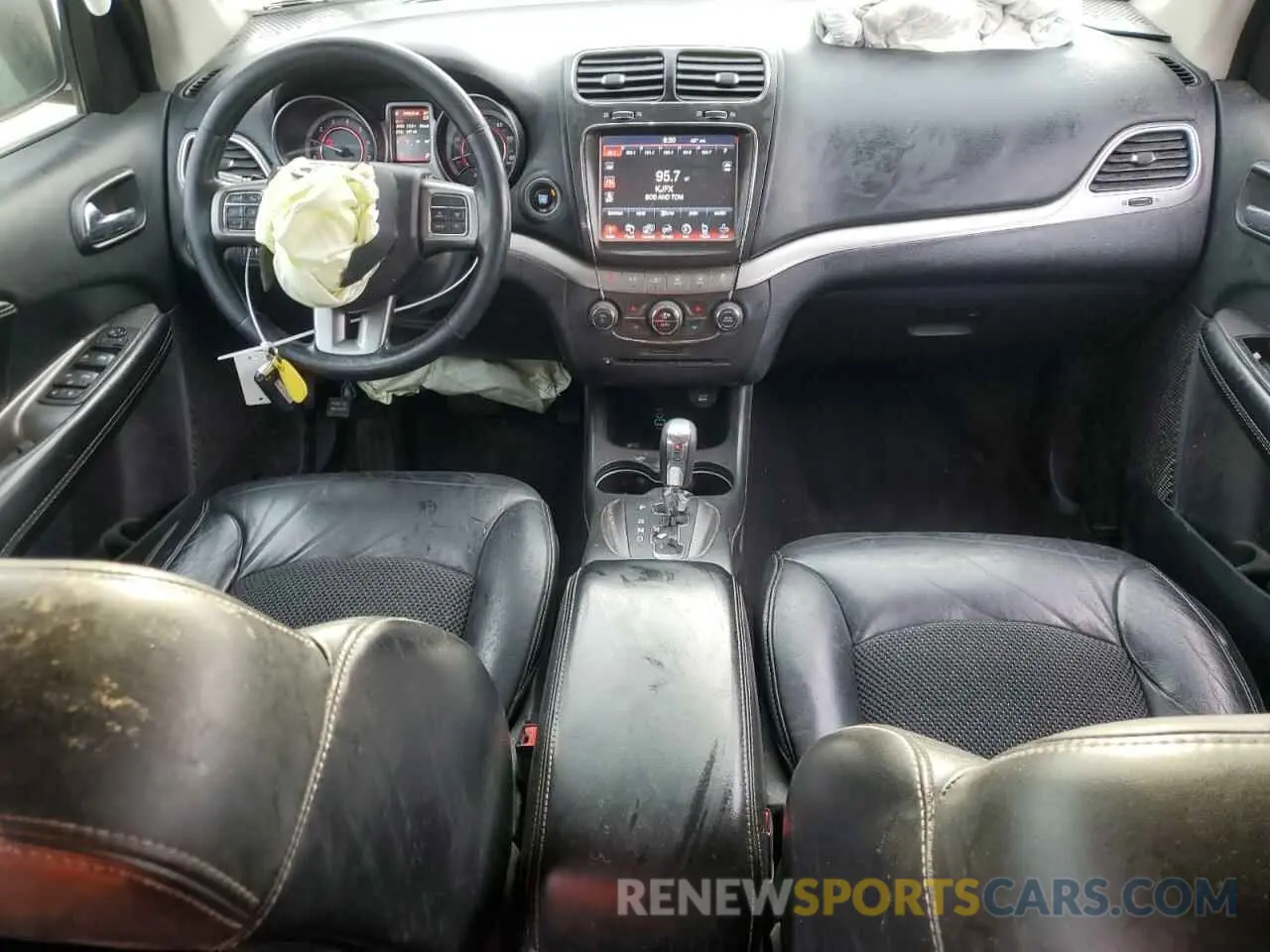 8 Photograph of a damaged car 3C4PDCGB5KT873793 DODGE JOURNEY 2019