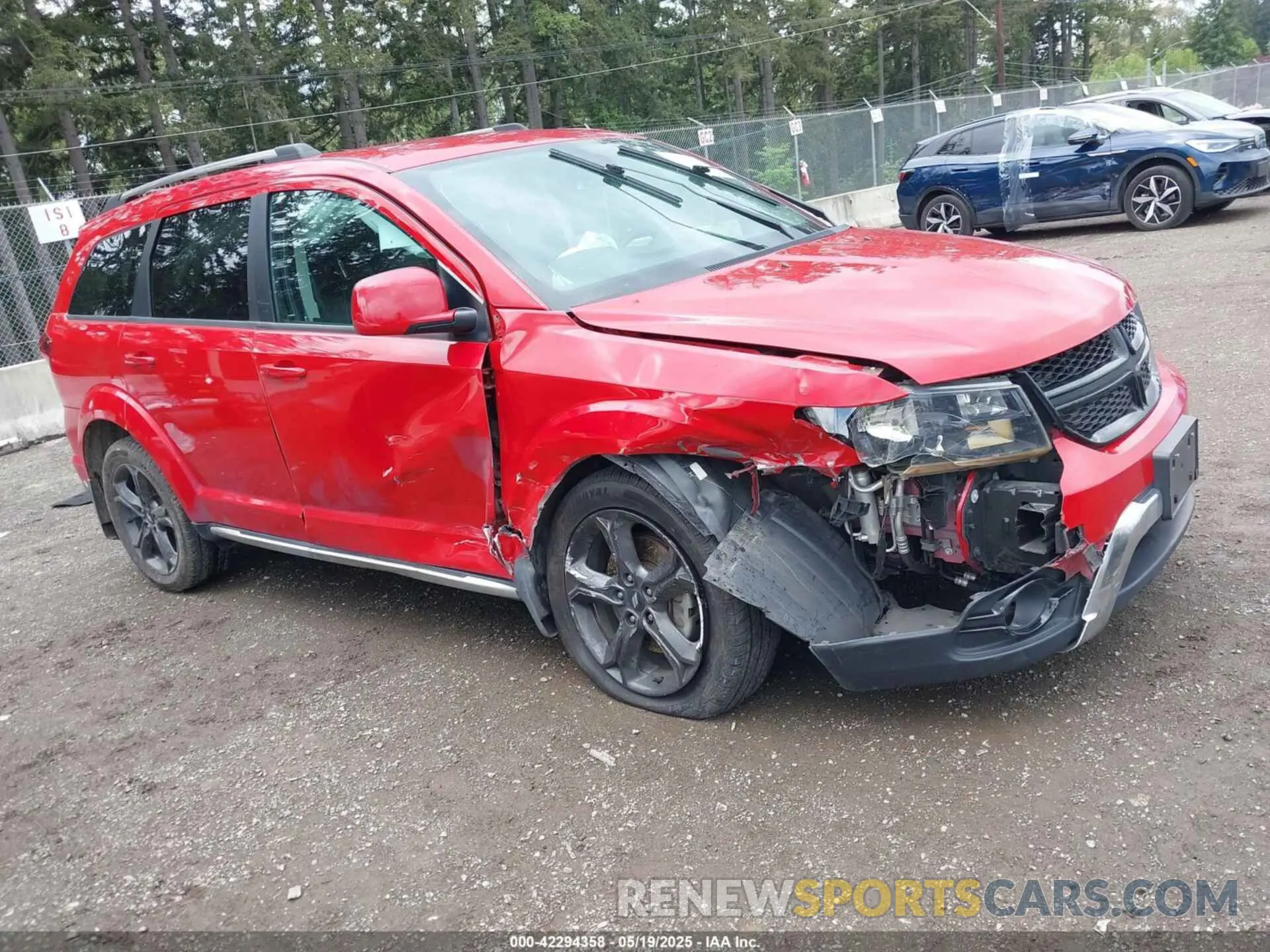 1 Photograph of a damaged car 3C4PDCGB7KT862438 DODGE JOURNEY 2019