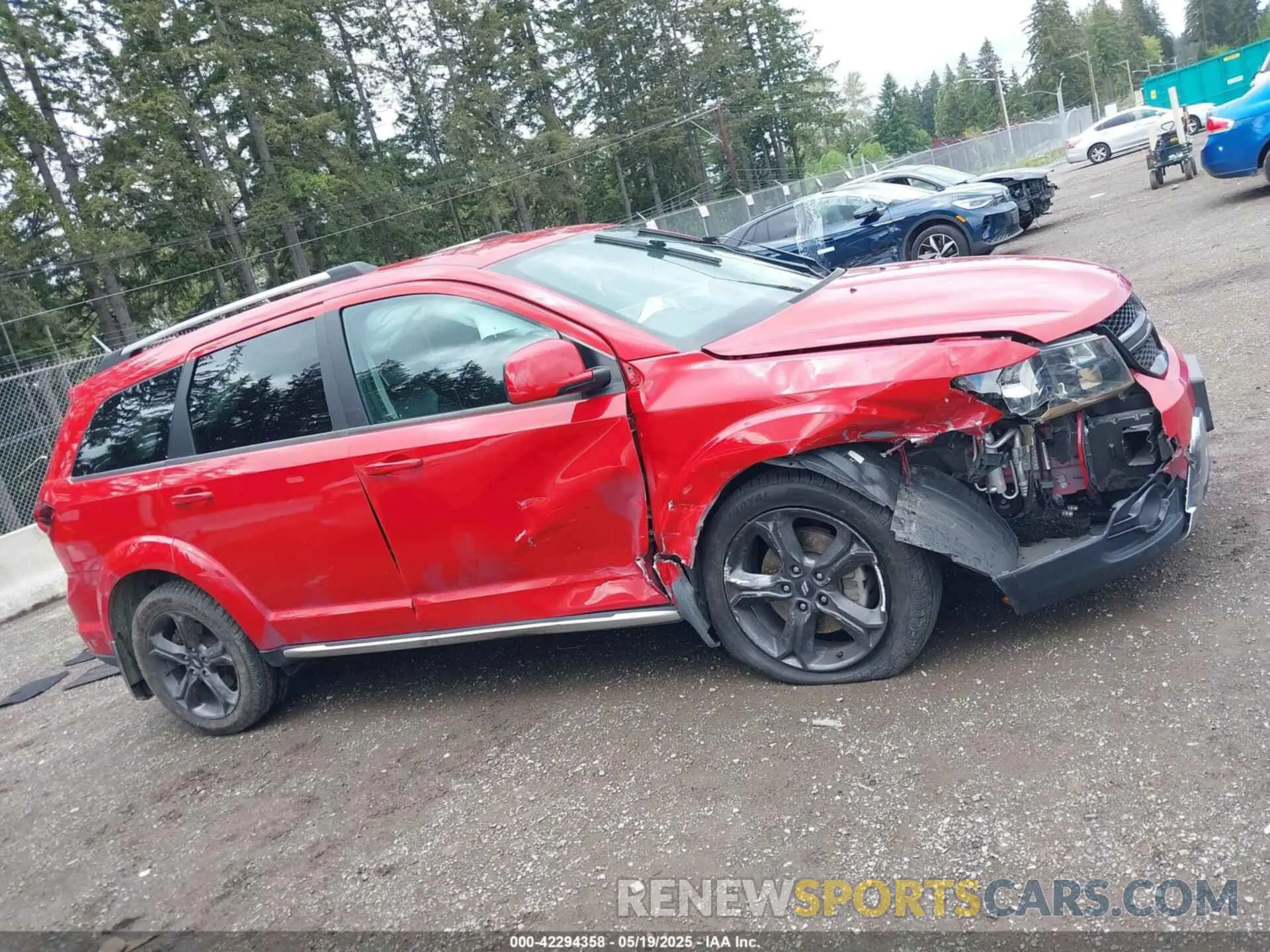 13 Photograph of a damaged car 3C4PDCGB7KT862438 DODGE JOURNEY 2019