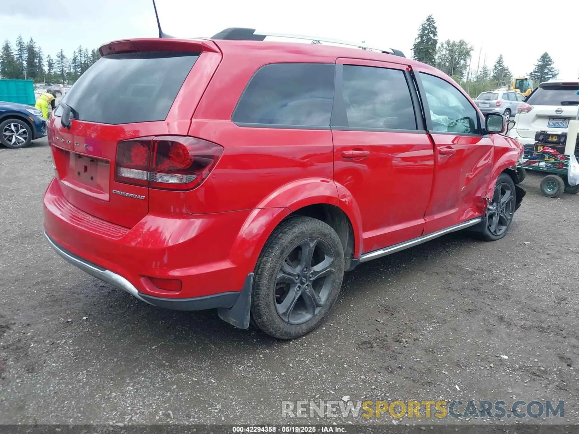 4 Photograph of a damaged car 3C4PDCGB7KT862438 DODGE JOURNEY 2019