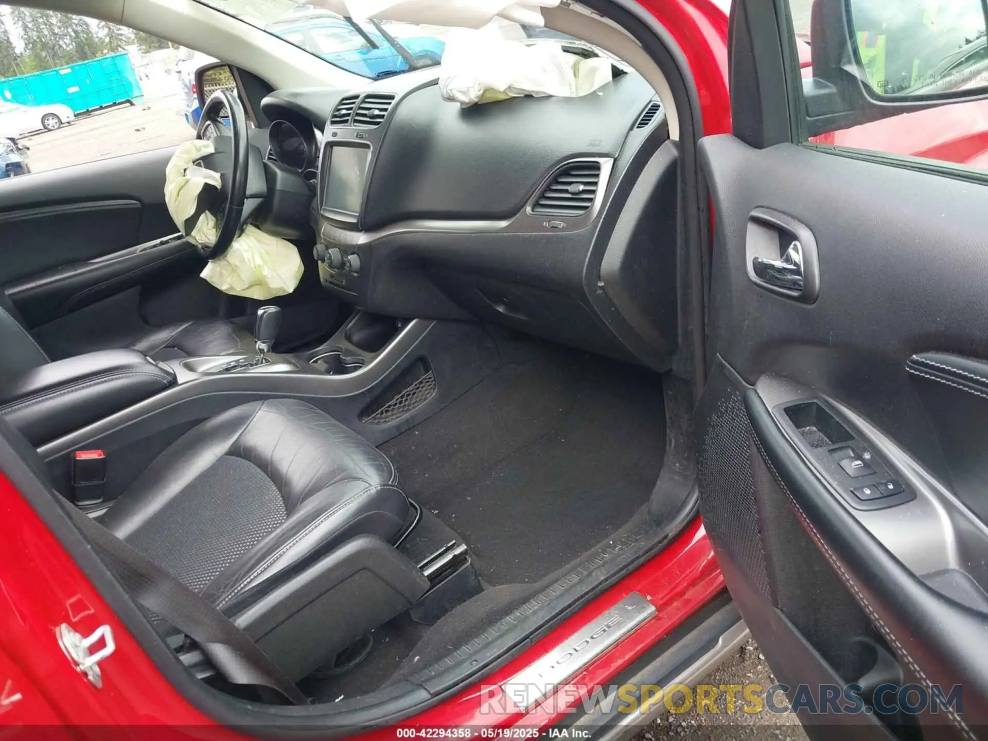 5 Photograph of a damaged car 3C4PDCGB7KT862438 DODGE JOURNEY 2019