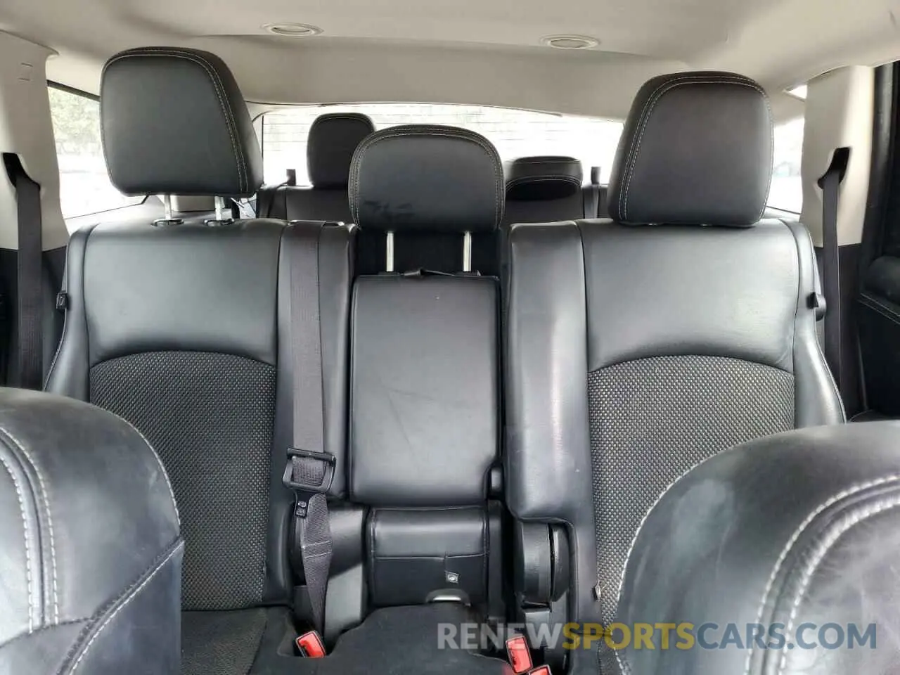 10 Photograph of a damaged car 3C4PDCGB8KT862450 DODGE JOURNEY 2019