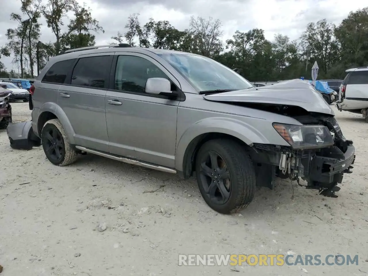4 Photograph of a damaged car 3C4PDCGB8KT862450 DODGE JOURNEY 2019