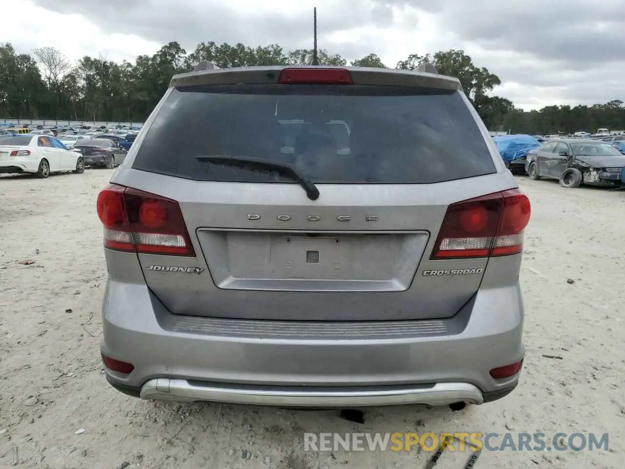 6 Photograph of a damaged car 3C4PDCGB8KT862450 DODGE JOURNEY 2019