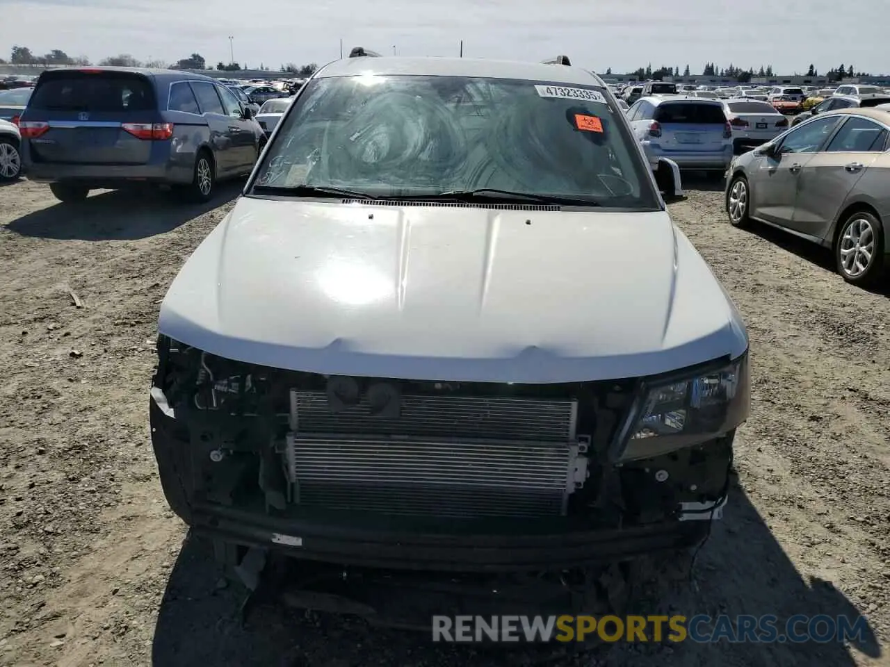 5 Photograph of a damaged car 3C4PDCGG0KT693875 DODGE JOURNEY 2019