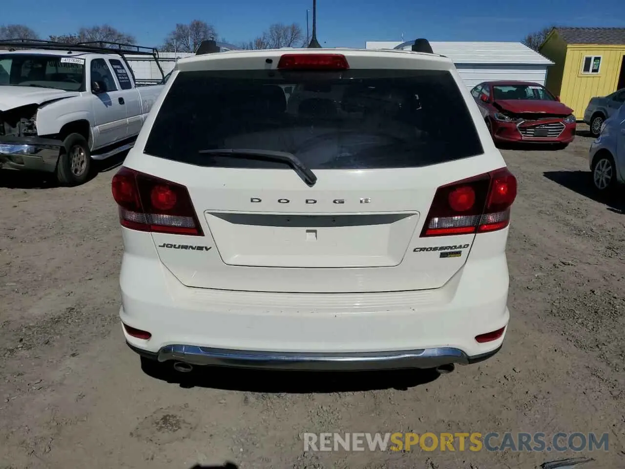 6 Photograph of a damaged car 3C4PDCGG0KT693875 DODGE JOURNEY 2019
