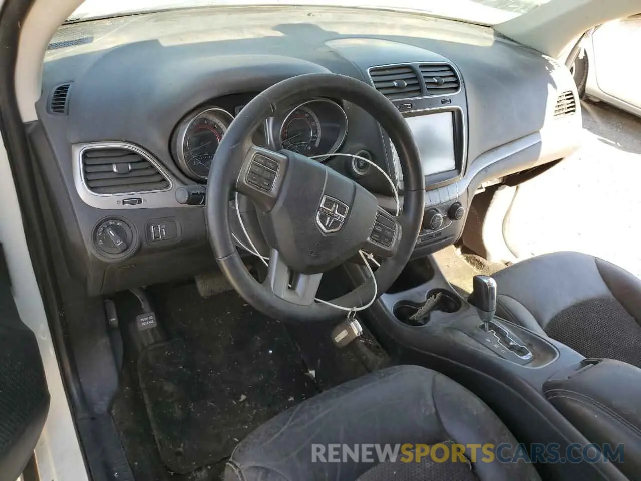 8 Photograph of a damaged car 3C4PDCGG0KT693875 DODGE JOURNEY 2019