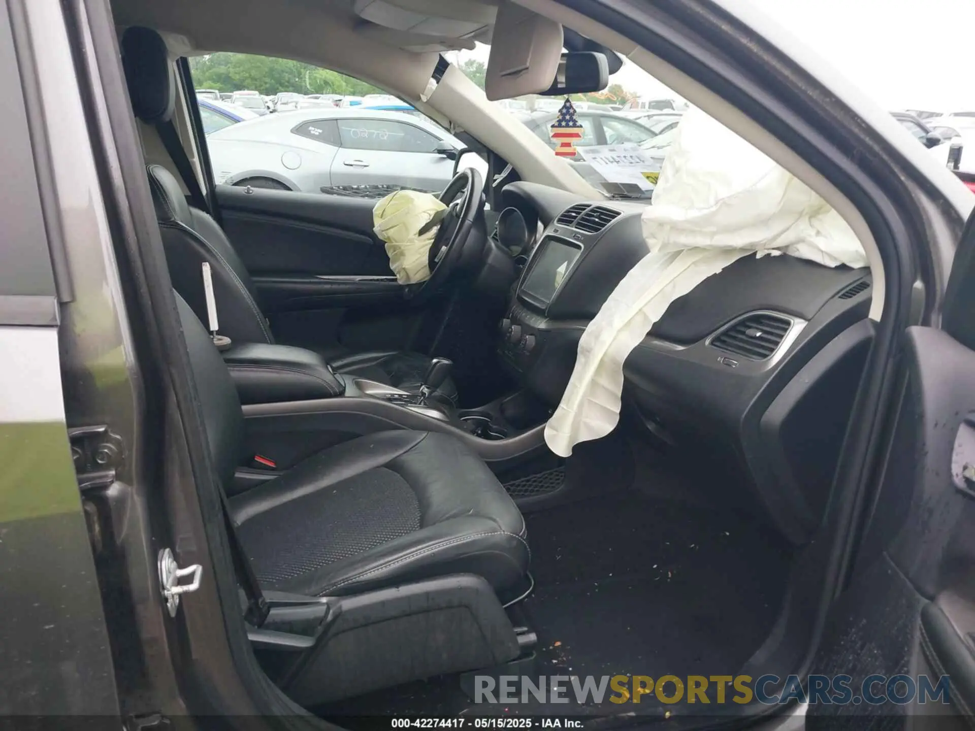 5 Photograph of a damaged car 3C4PDCGG0KT717656 DODGE JOURNEY 2019
