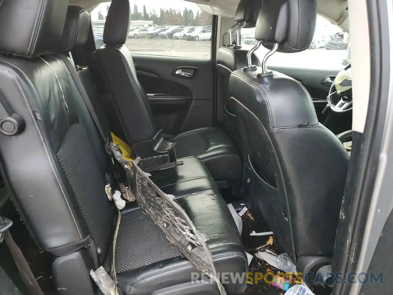 10 Photograph of a damaged car 3C4PDCGG0KT858078 DODGE JOURNEY 2019