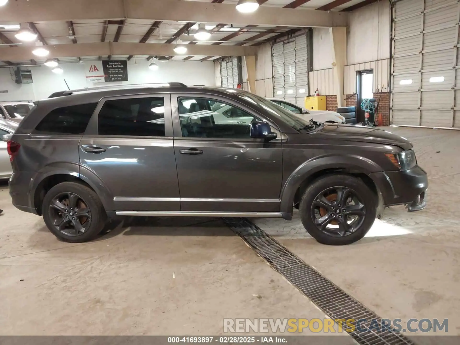14 Photograph of a damaged car 3C4PDCGG1KT728116 DODGE JOURNEY 2019
