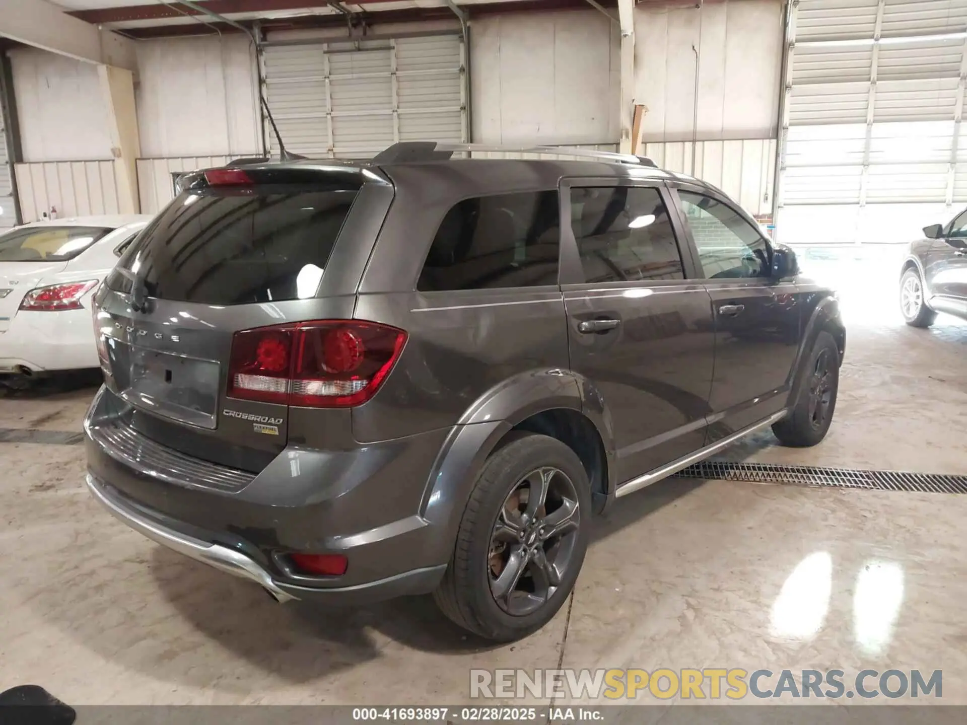 4 Photograph of a damaged car 3C4PDCGG1KT728116 DODGE JOURNEY 2019