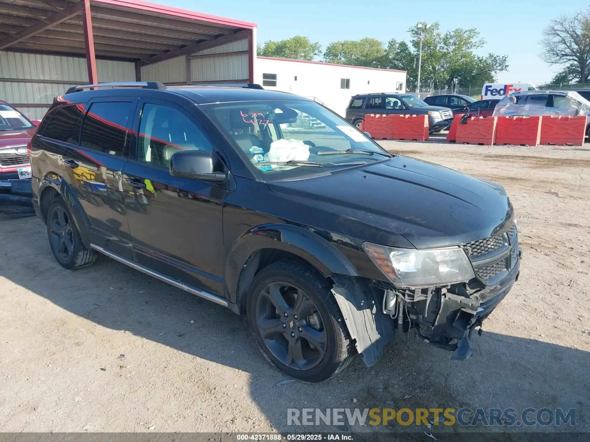 1 Photograph of a damaged car 3C4PDCGG1KT783147 DODGE JOURNEY 2019