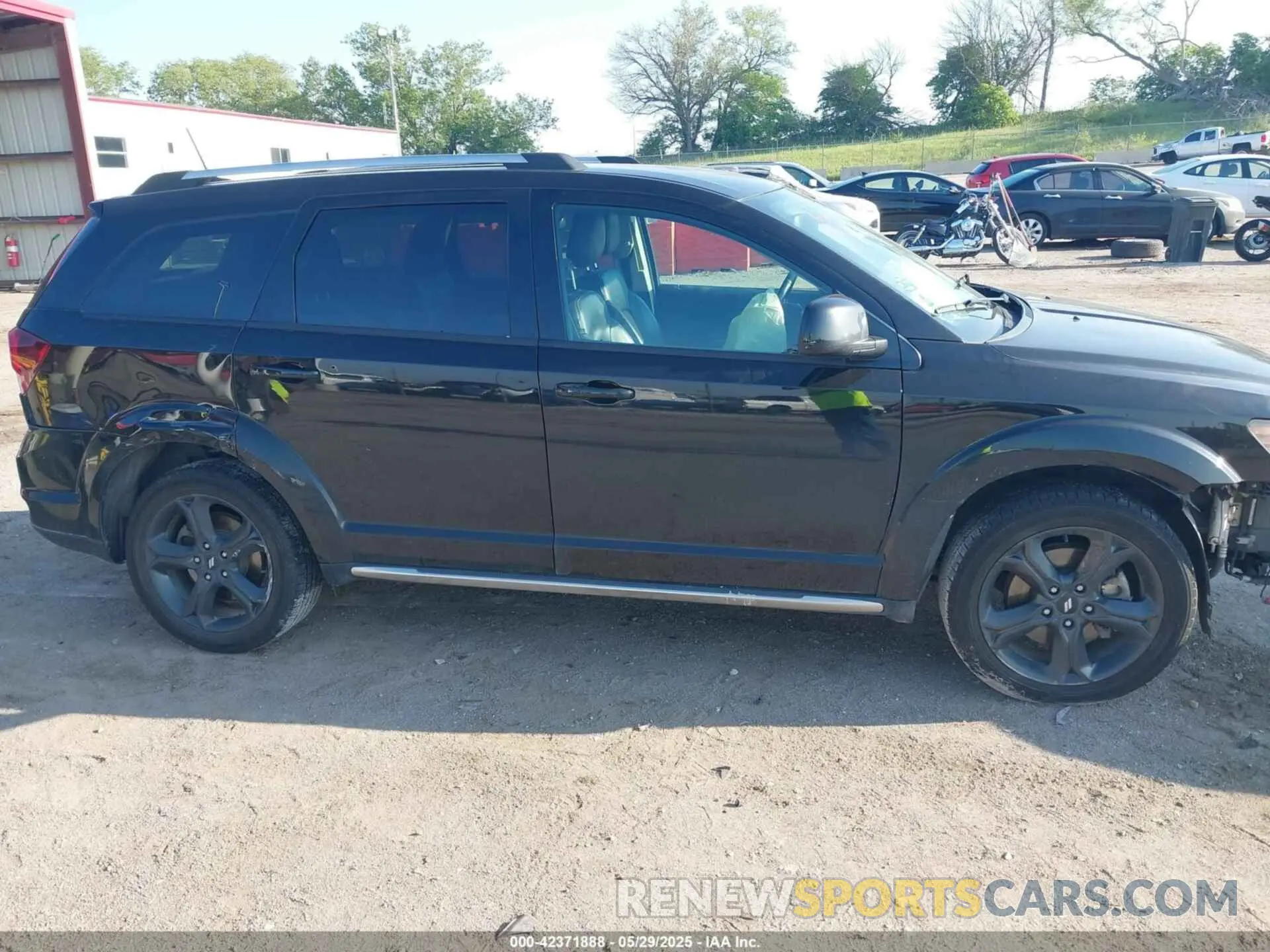 14 Photograph of a damaged car 3C4PDCGG1KT783147 DODGE JOURNEY 2019