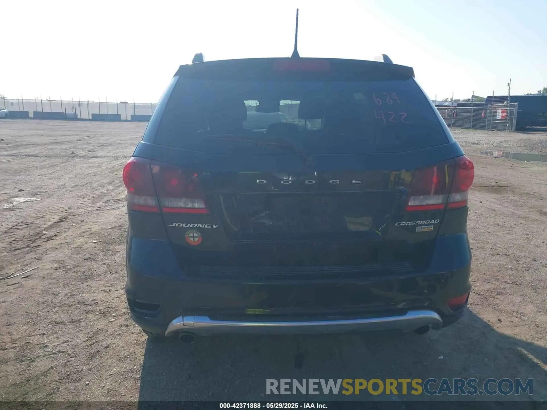 17 Photograph of a damaged car 3C4PDCGG1KT783147 DODGE JOURNEY 2019