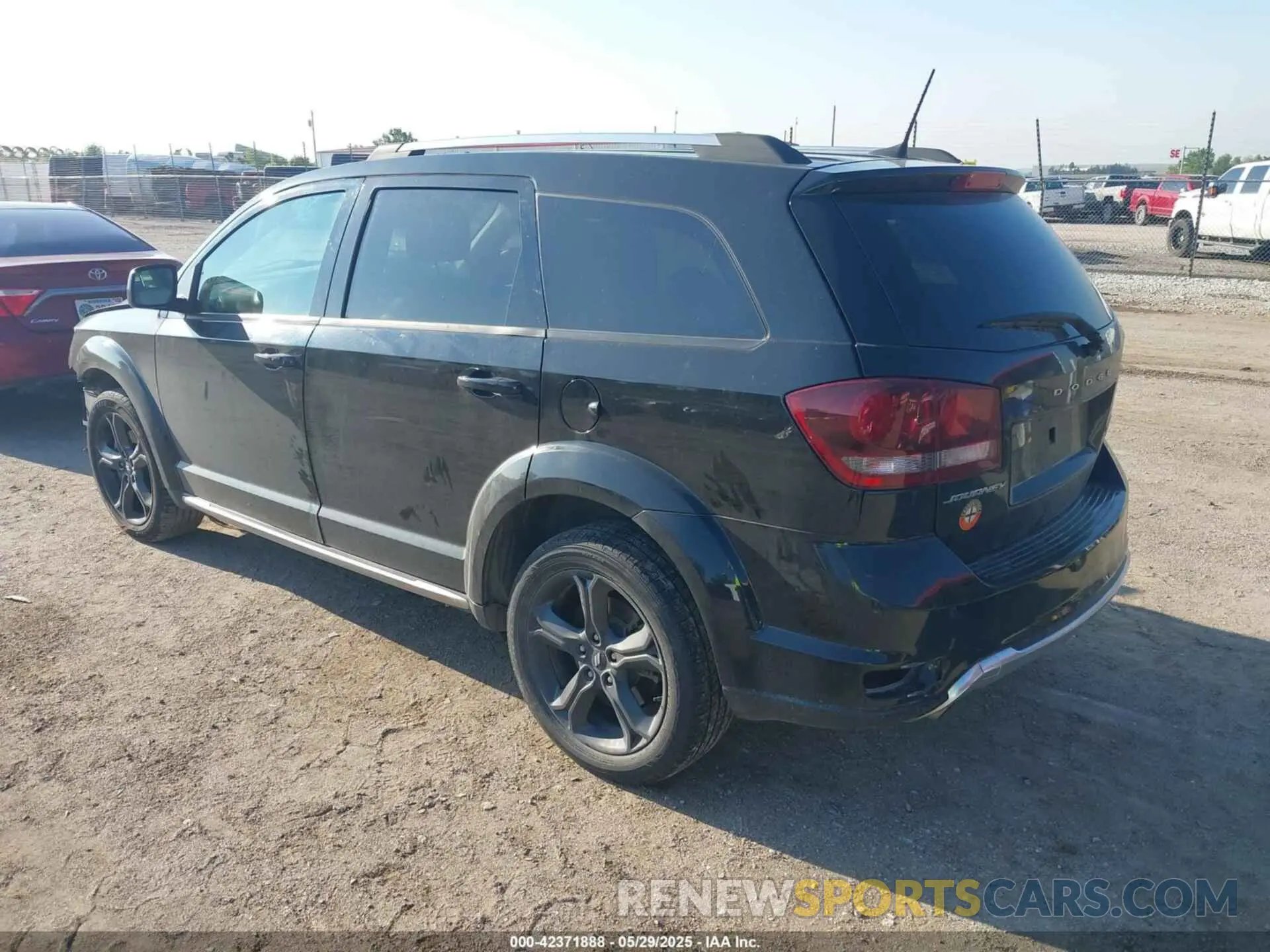 3 Photograph of a damaged car 3C4PDCGG1KT783147 DODGE JOURNEY 2019