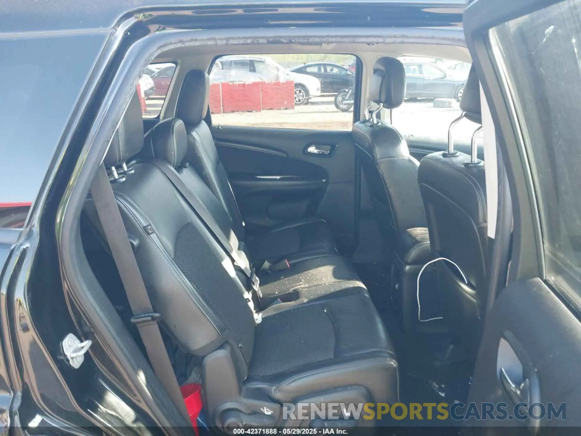 8 Photograph of a damaged car 3C4PDCGG1KT783147 DODGE JOURNEY 2019