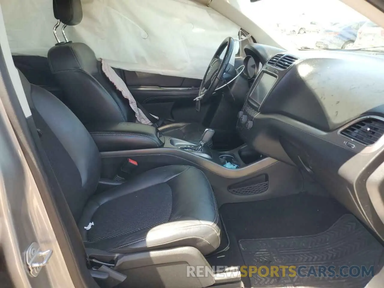 7 Photograph of a damaged car 3C4PDCGG1KT797517 DODGE JOURNEY 2019