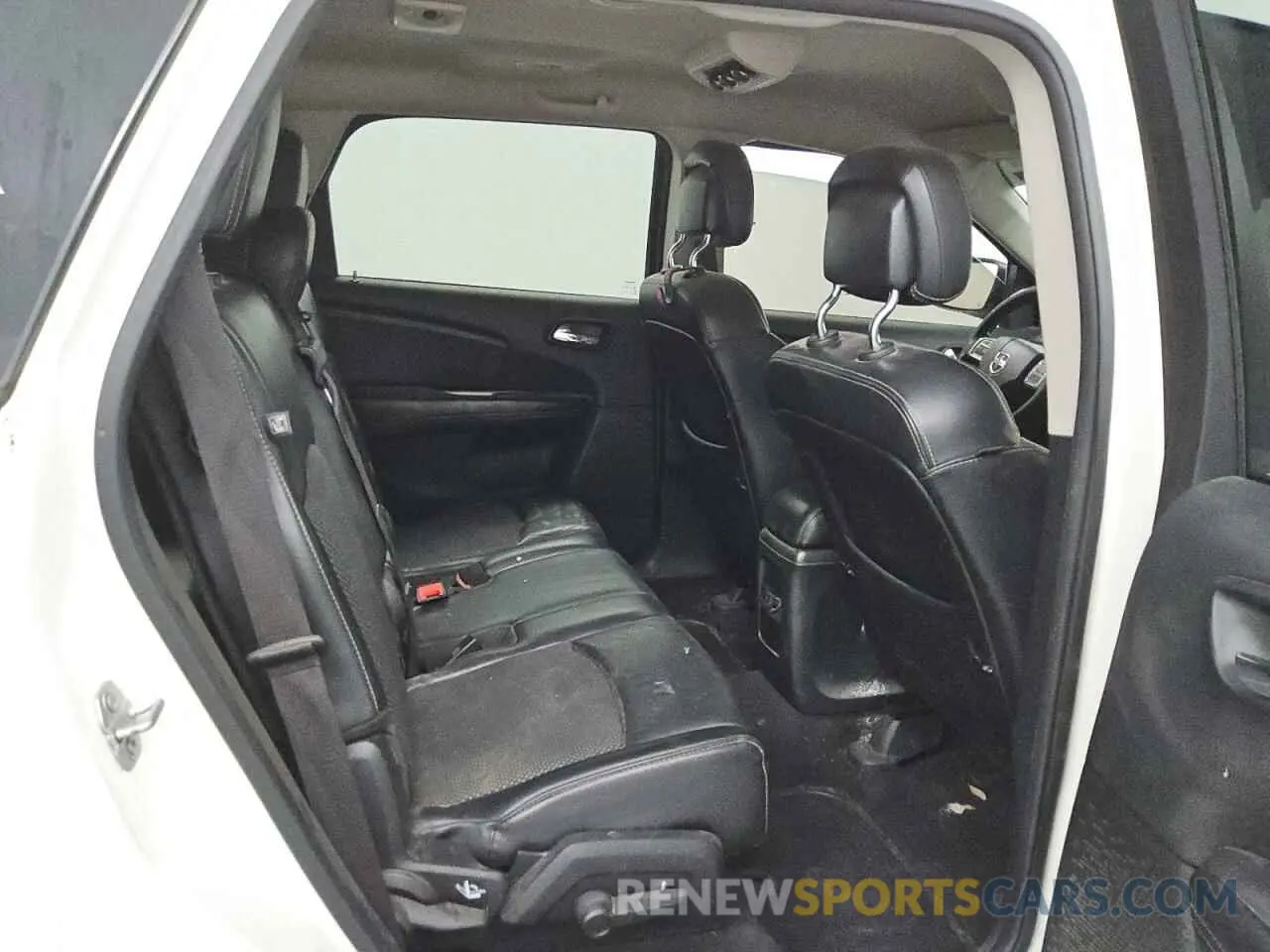 10 Photograph of a damaged car 3C4PDCGG2KT717741 DODGE JOURNEY 2019