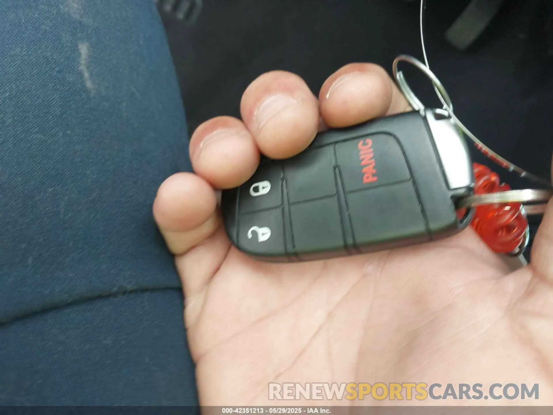 11 Photograph of a damaged car 3C4PDCGG2KT763506 DODGE JOURNEY 2019