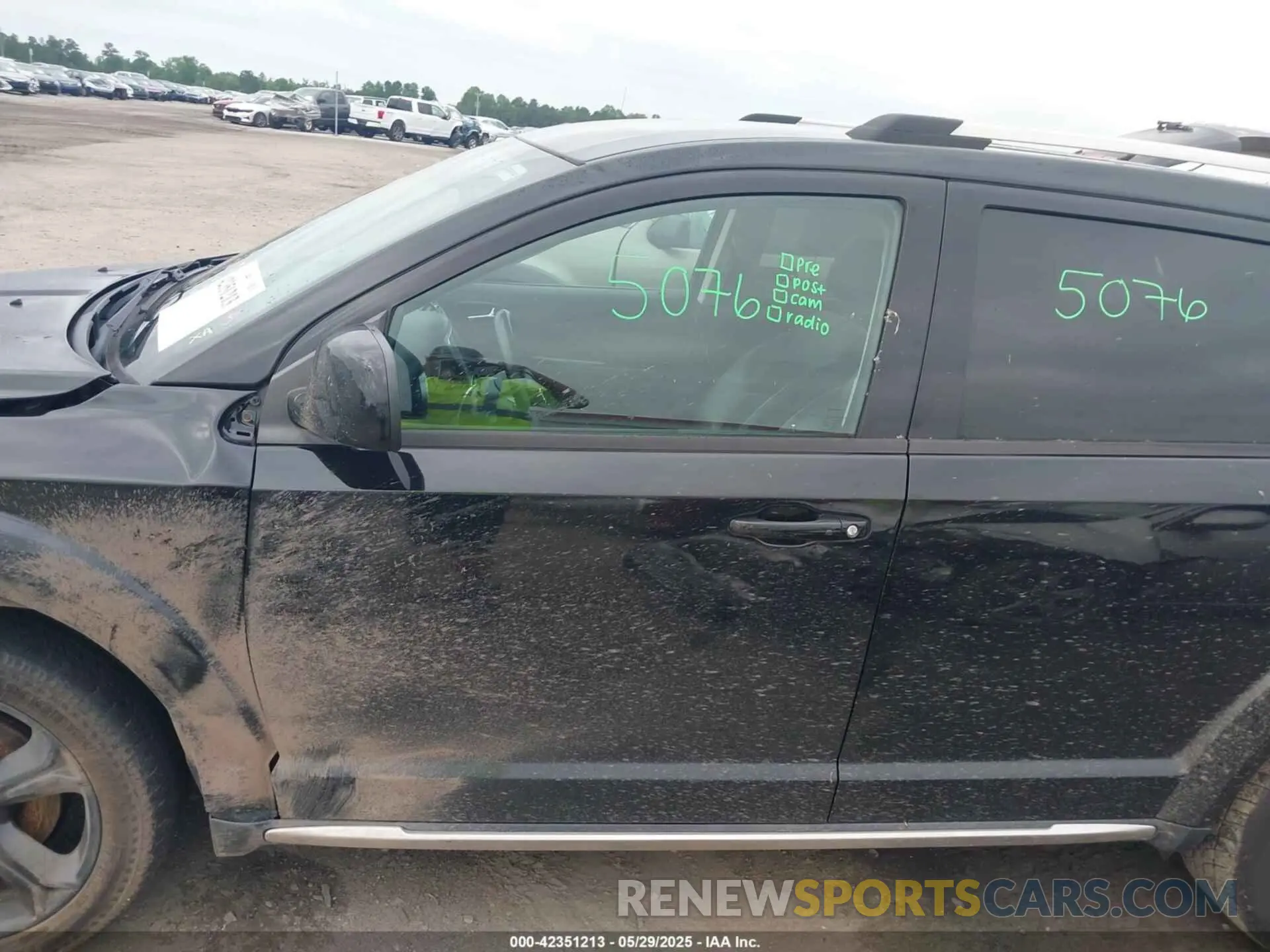 14 Photograph of a damaged car 3C4PDCGG2KT763506 DODGE JOURNEY 2019