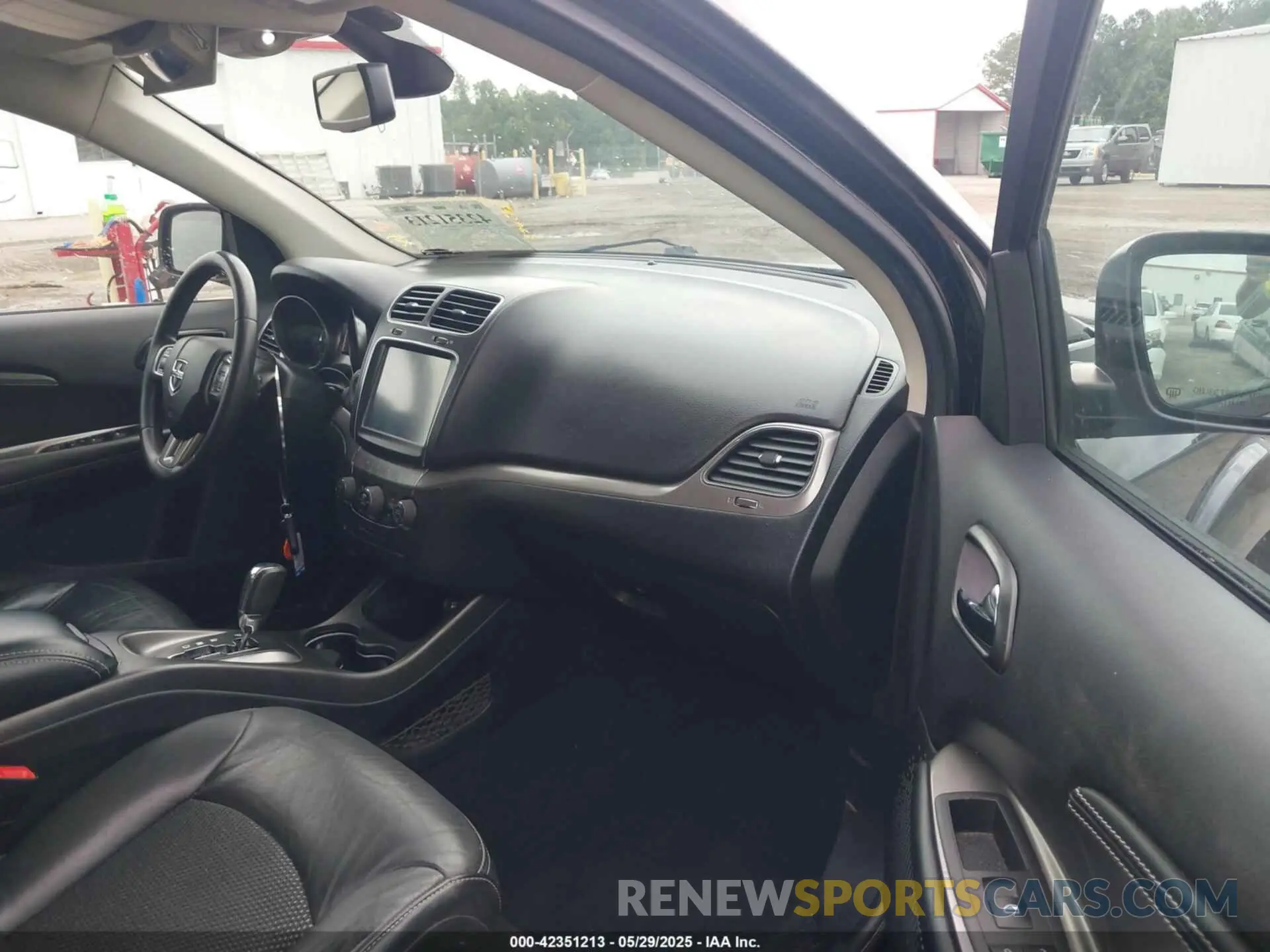 5 Photograph of a damaged car 3C4PDCGG2KT763506 DODGE JOURNEY 2019