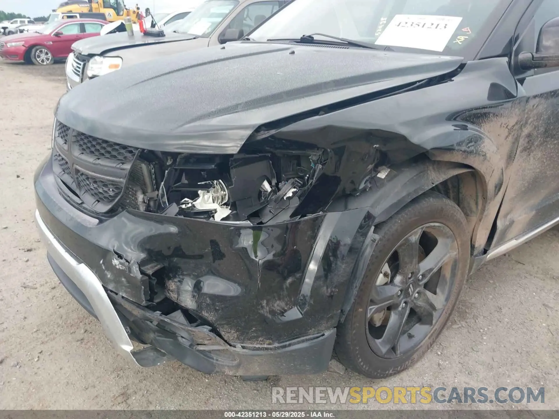 6 Photograph of a damaged car 3C4PDCGG2KT763506 DODGE JOURNEY 2019