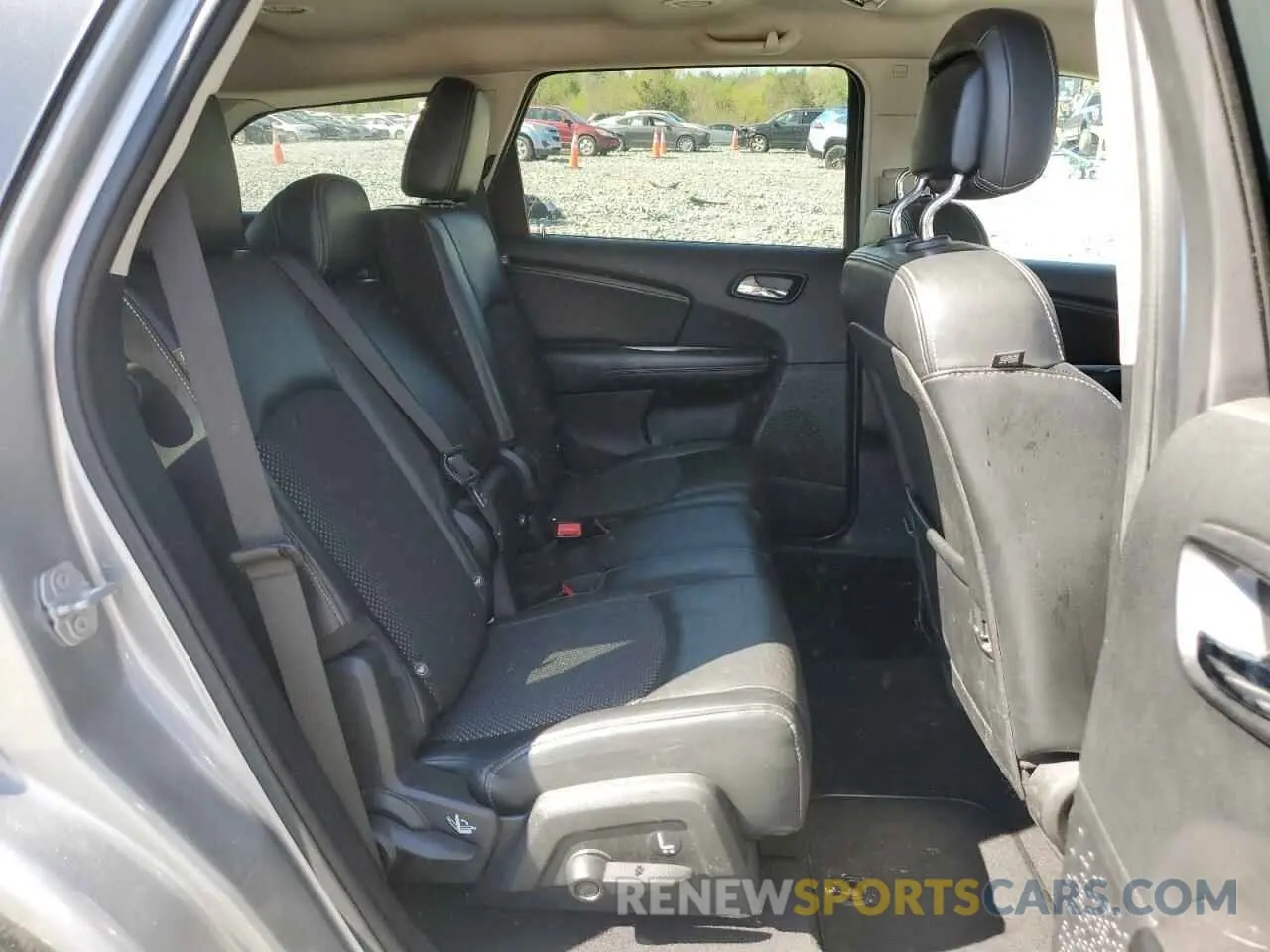 11 Photograph of a damaged car 3C4PDCGG2KT861645 DODGE JOURNEY 2019