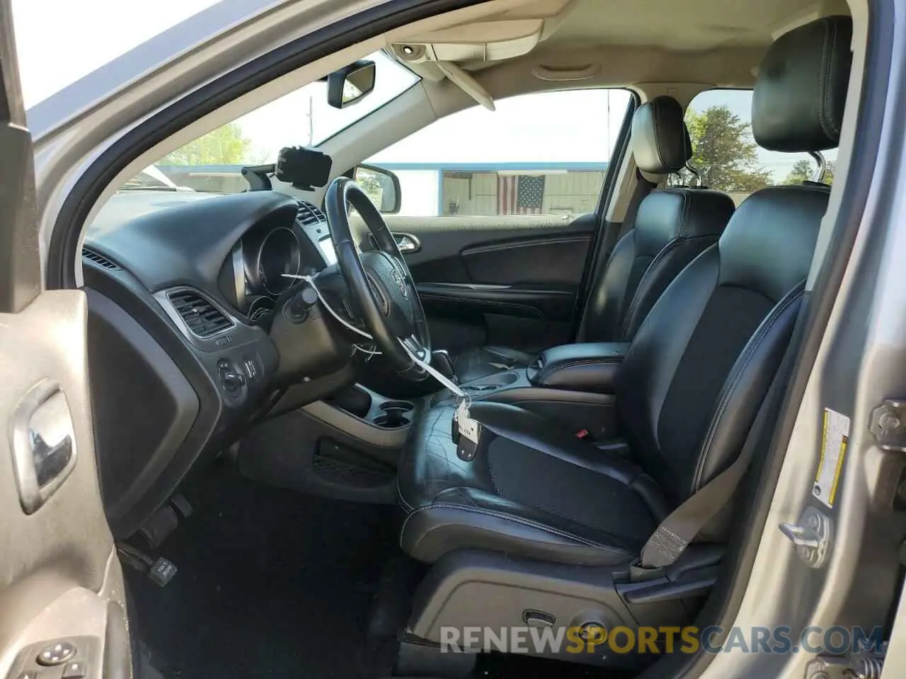 7 Photograph of a damaged car 3C4PDCGG2KT861645 DODGE JOURNEY 2019