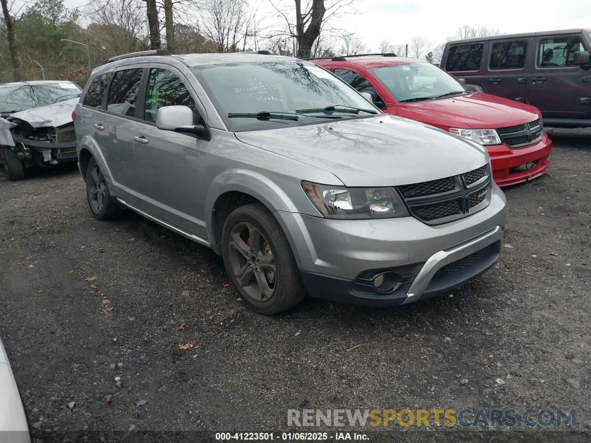 1 Photograph of a damaged car 3C4PDCGG3KT717912 DODGE JOURNEY 2019