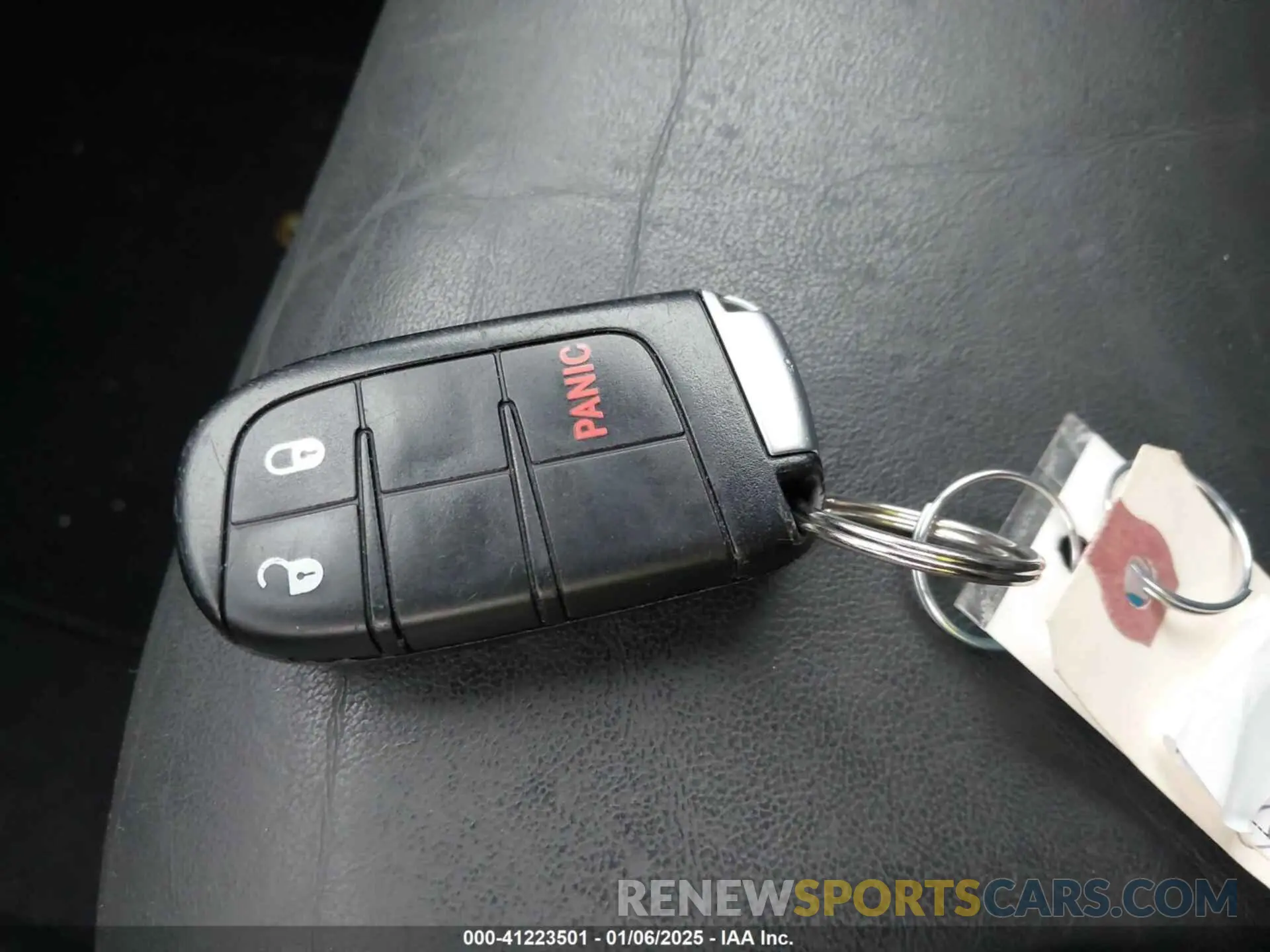 11 Photograph of a damaged car 3C4PDCGG3KT717912 DODGE JOURNEY 2019
