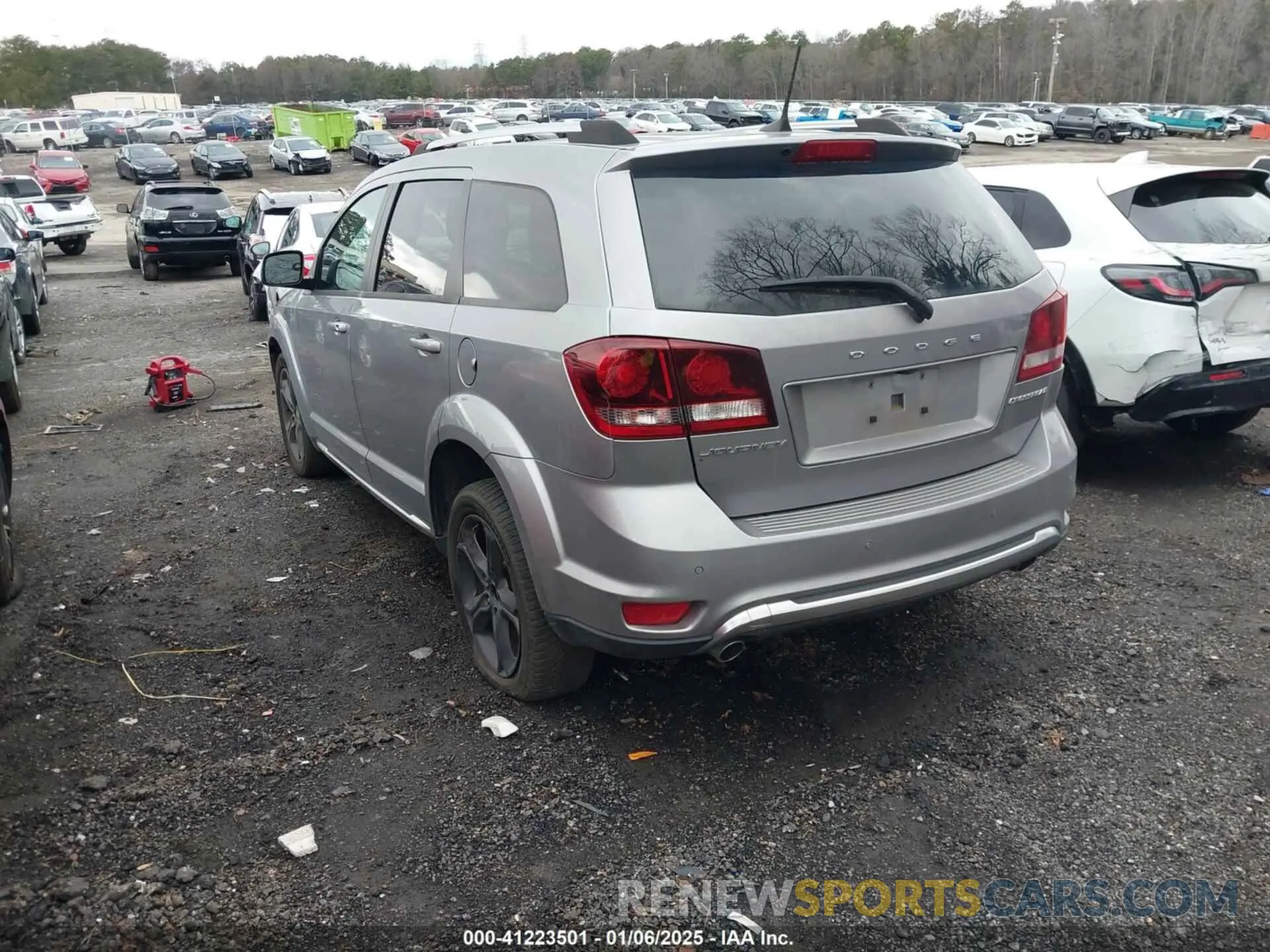 3 Photograph of a damaged car 3C4PDCGG3KT717912 DODGE JOURNEY 2019