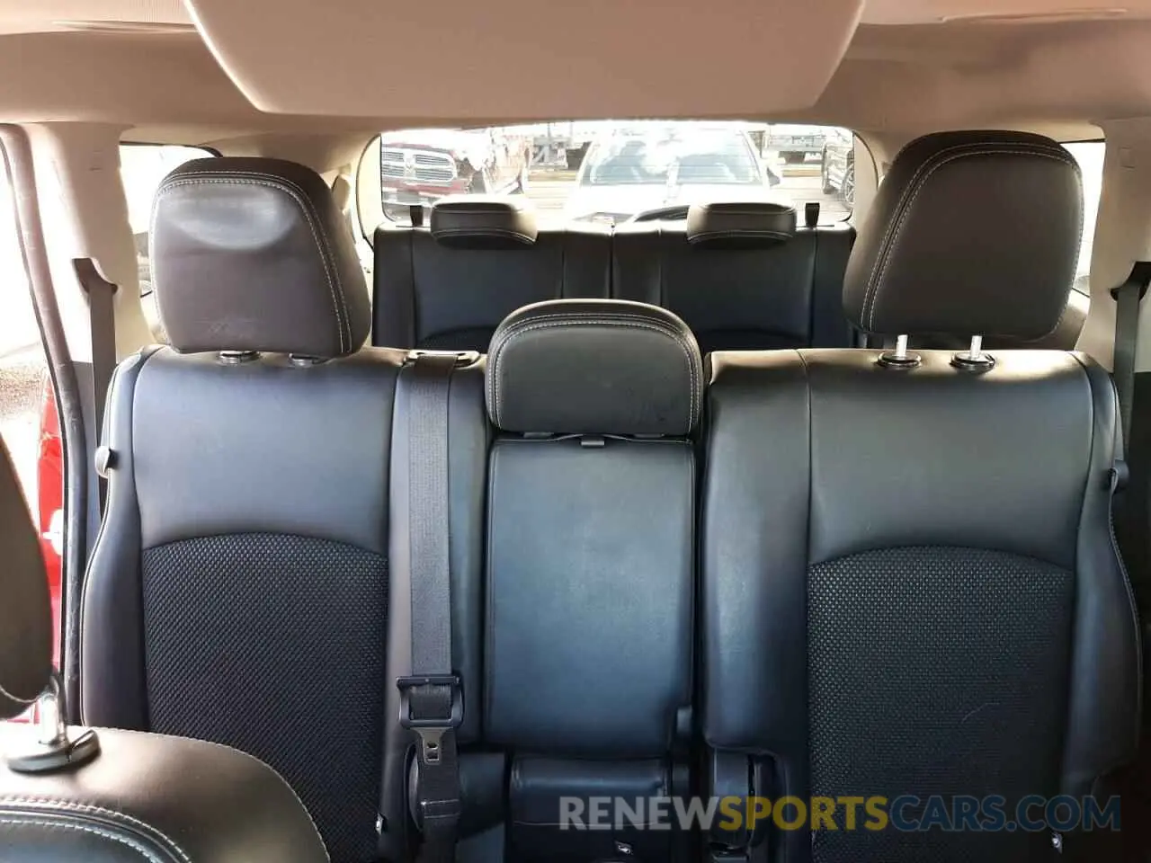 10 Photograph of a damaged car 3C4PDCGG5KT860876 DODGE JOURNEY 2019