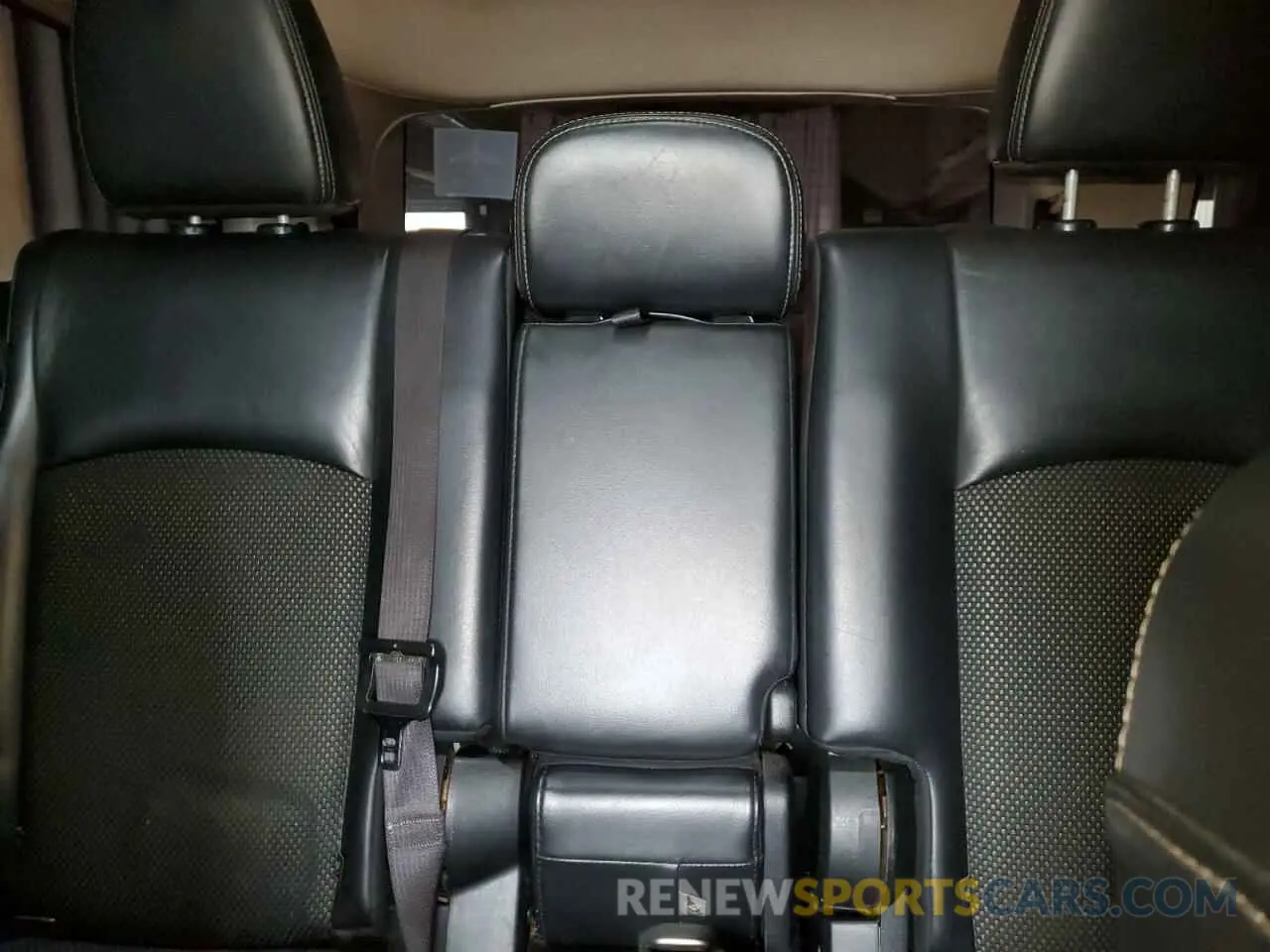 10 Photograph of a damaged car 3C4PDCGG6KT717029 DODGE JOURNEY 2019
