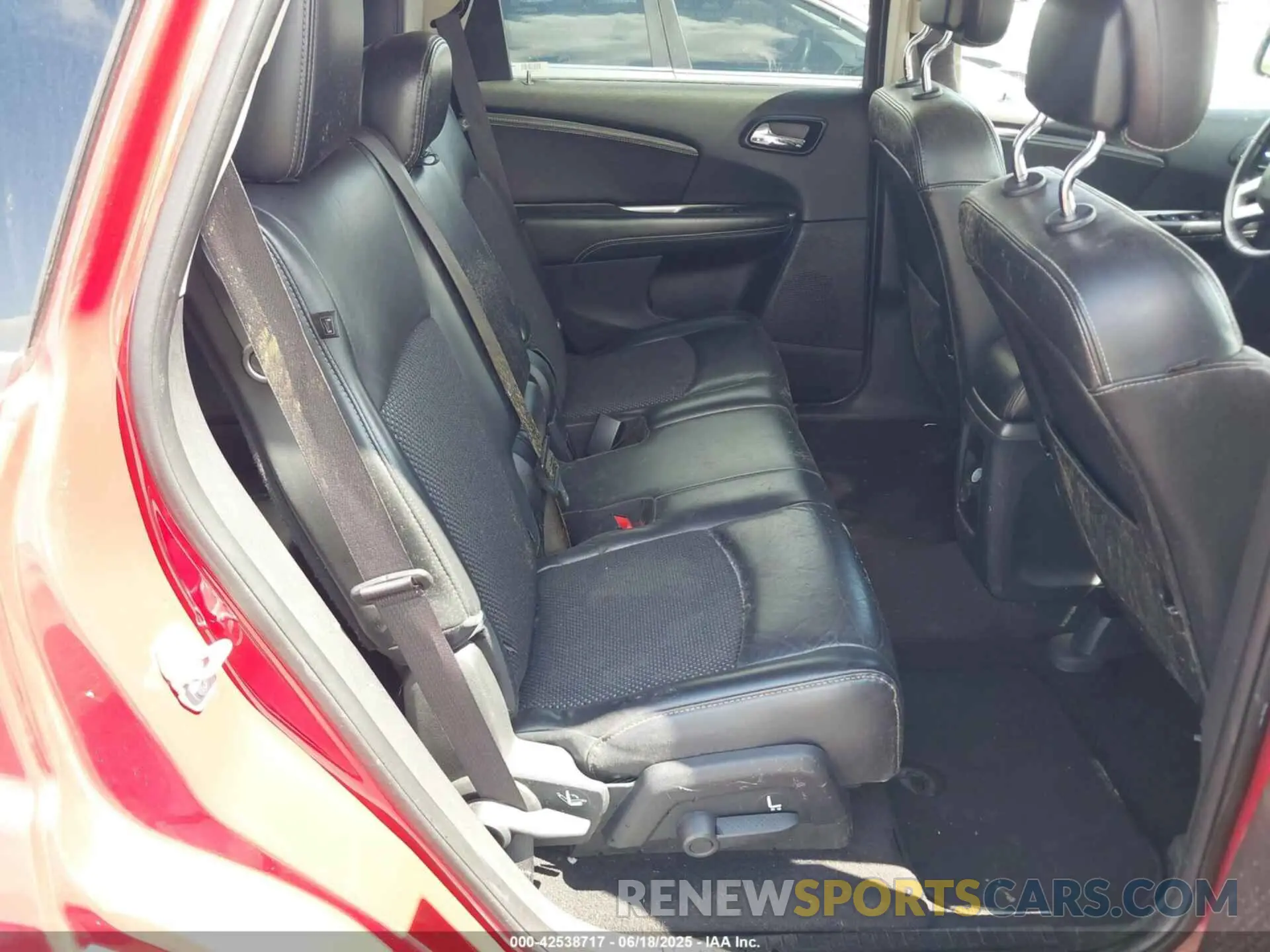 8 Photograph of a damaged car 3C4PDCGG6KT717502 DODGE JOURNEY 2019