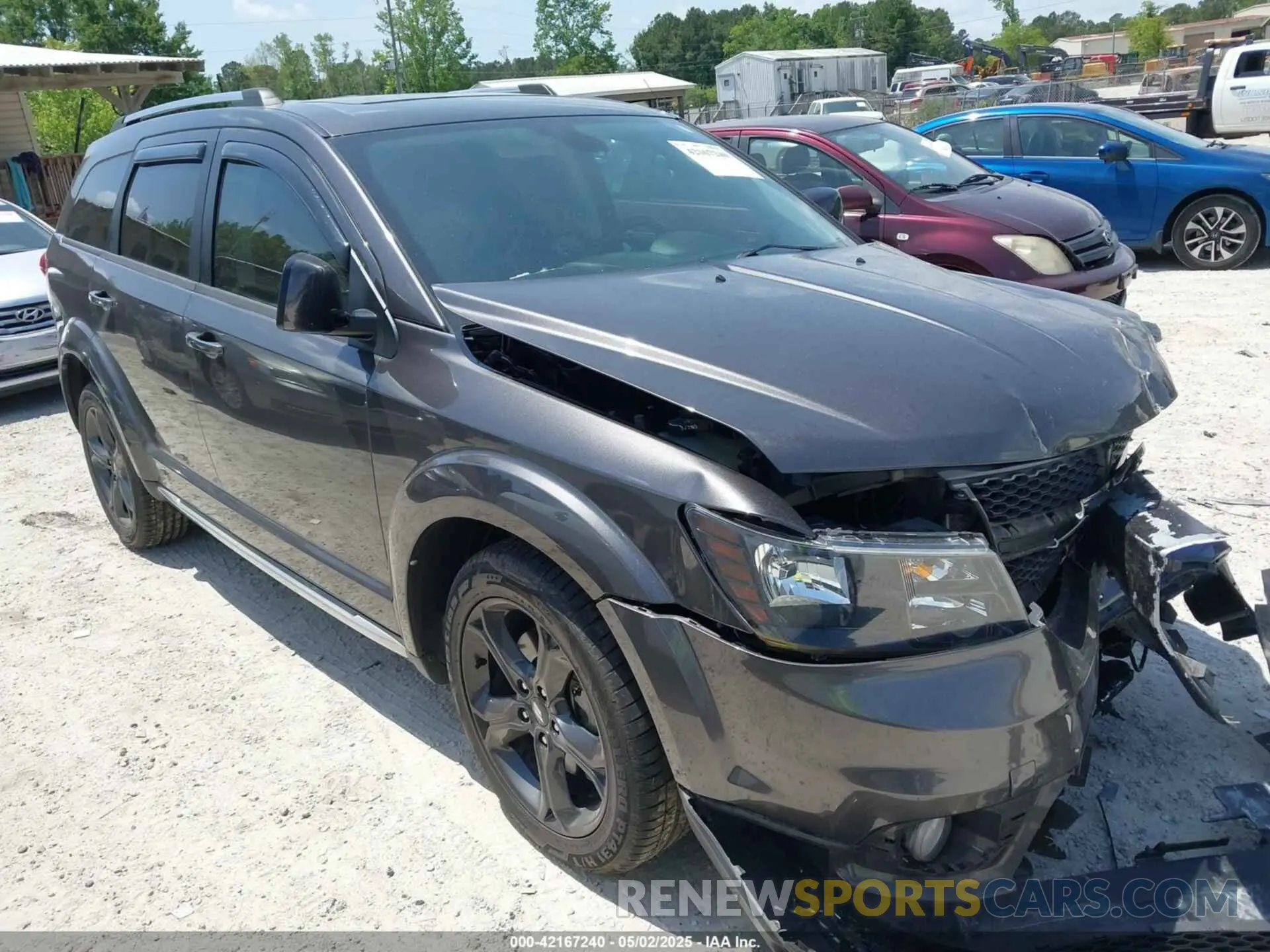1 Photograph of a damaged car 3C4PDCGG6KT738107 DODGE JOURNEY 2019
