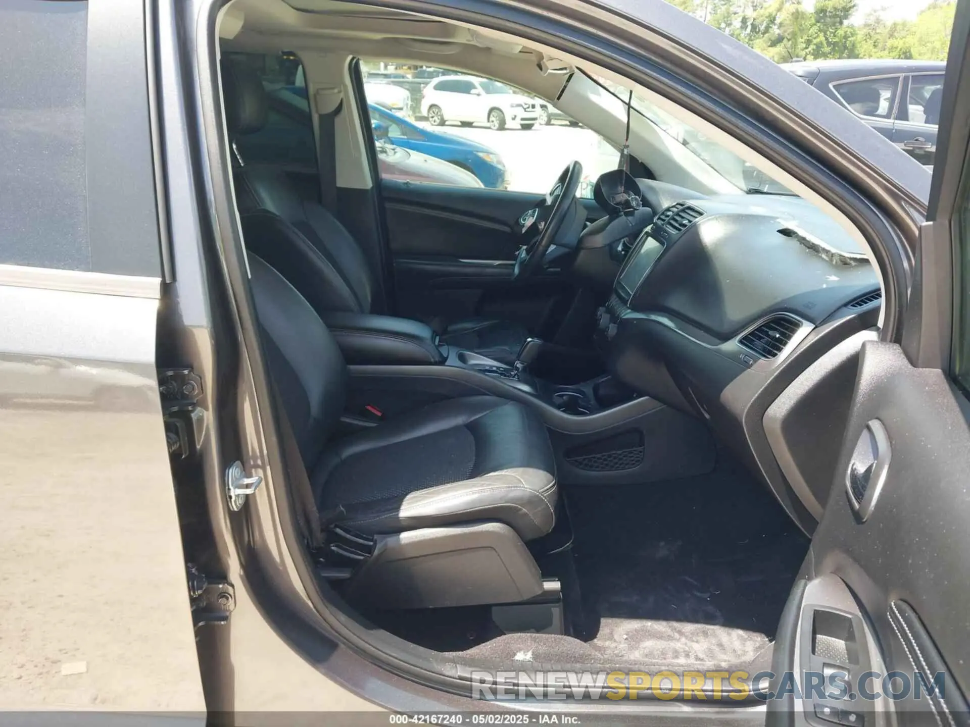 5 Photograph of a damaged car 3C4PDCGG6KT738107 DODGE JOURNEY 2019