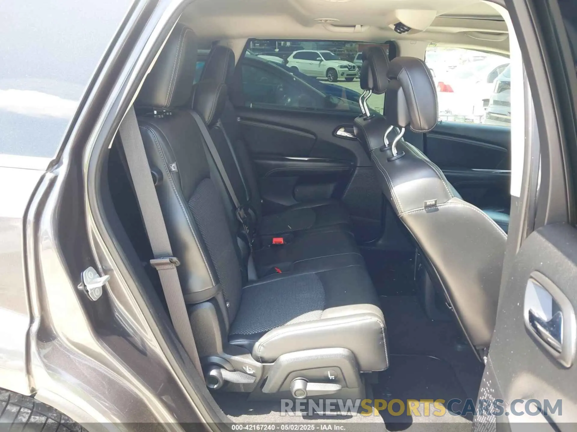 8 Photograph of a damaged car 3C4PDCGG6KT738107 DODGE JOURNEY 2019