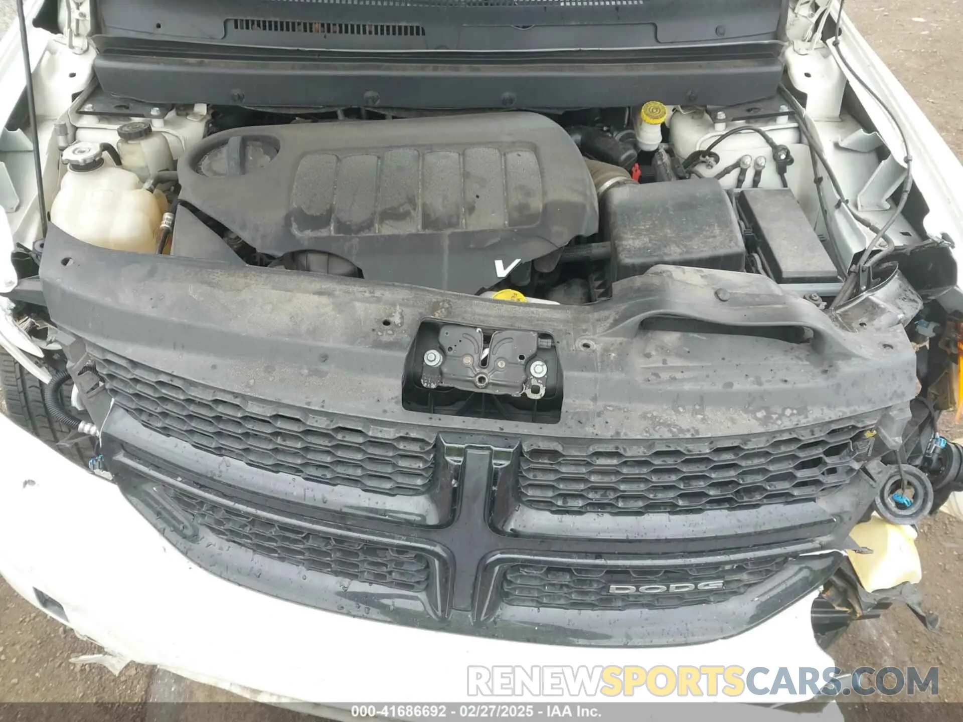 10 Photograph of a damaged car 3C4PDCGG7KT860748 DODGE JOURNEY 2019