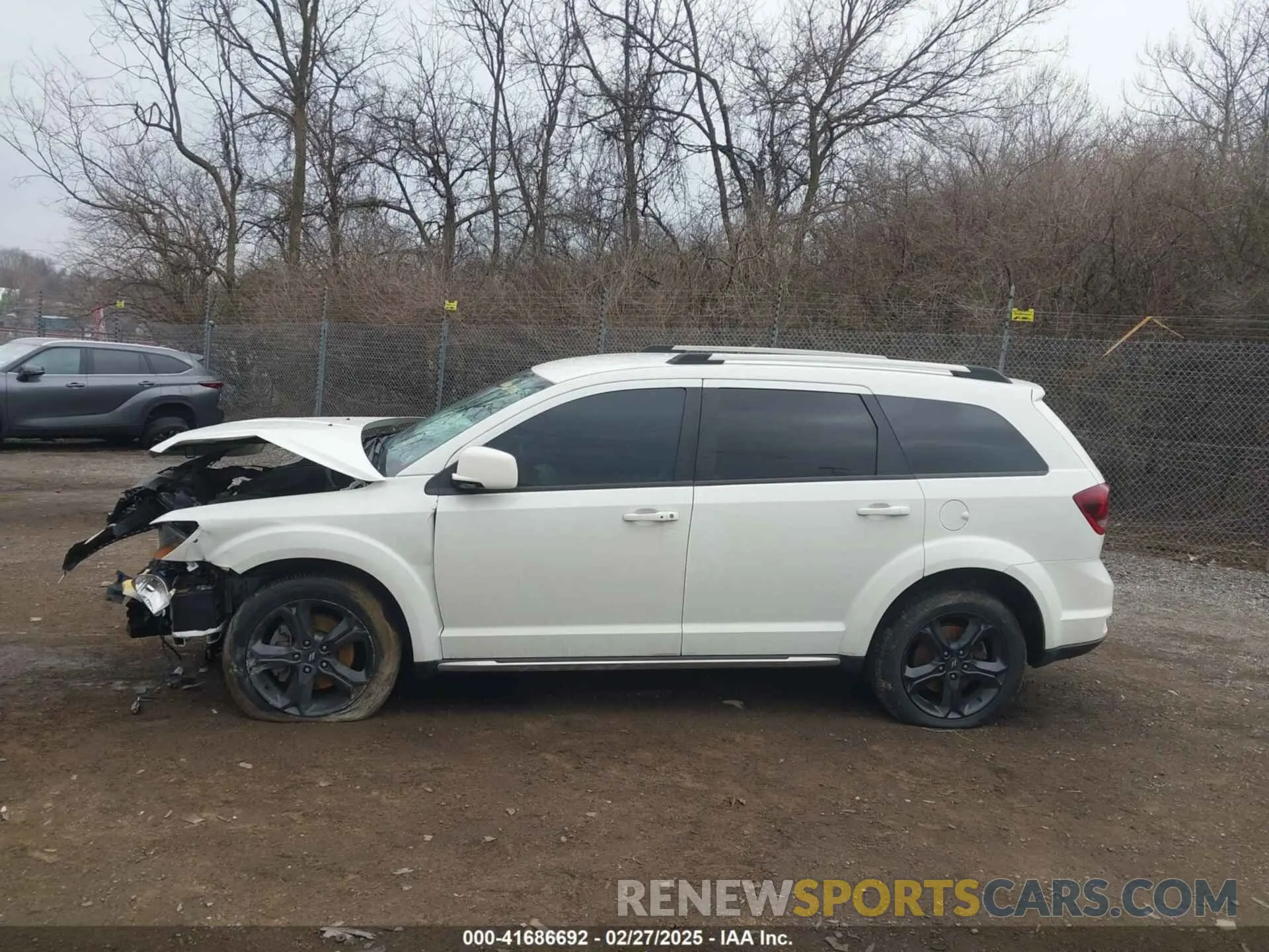 14 Photograph of a damaged car 3C4PDCGG7KT860748 DODGE JOURNEY 2019