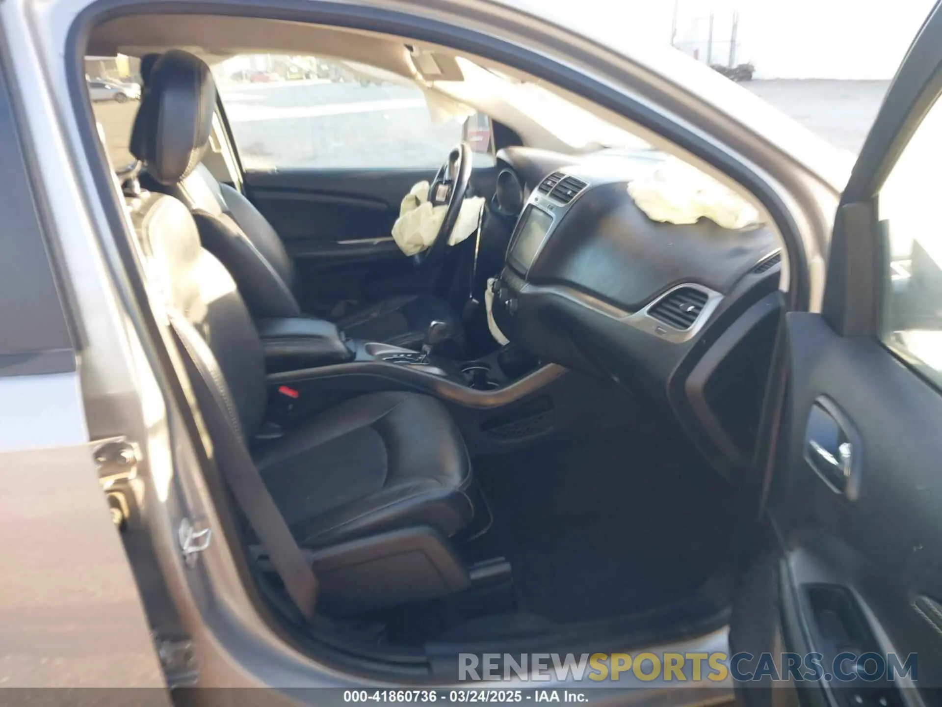5 Photograph of a damaged car 3C4PDCGG8KT763560 DODGE JOURNEY 2019