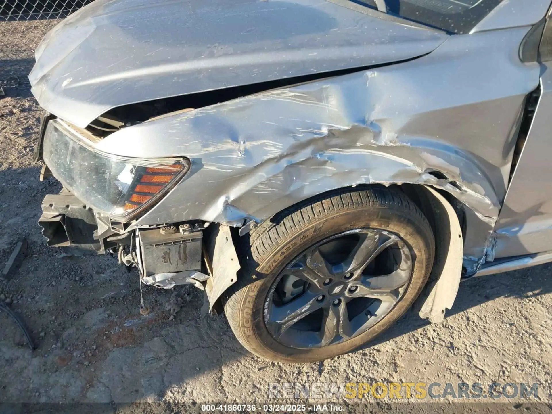 6 Photograph of a damaged car 3C4PDCGG8KT763560 DODGE JOURNEY 2019